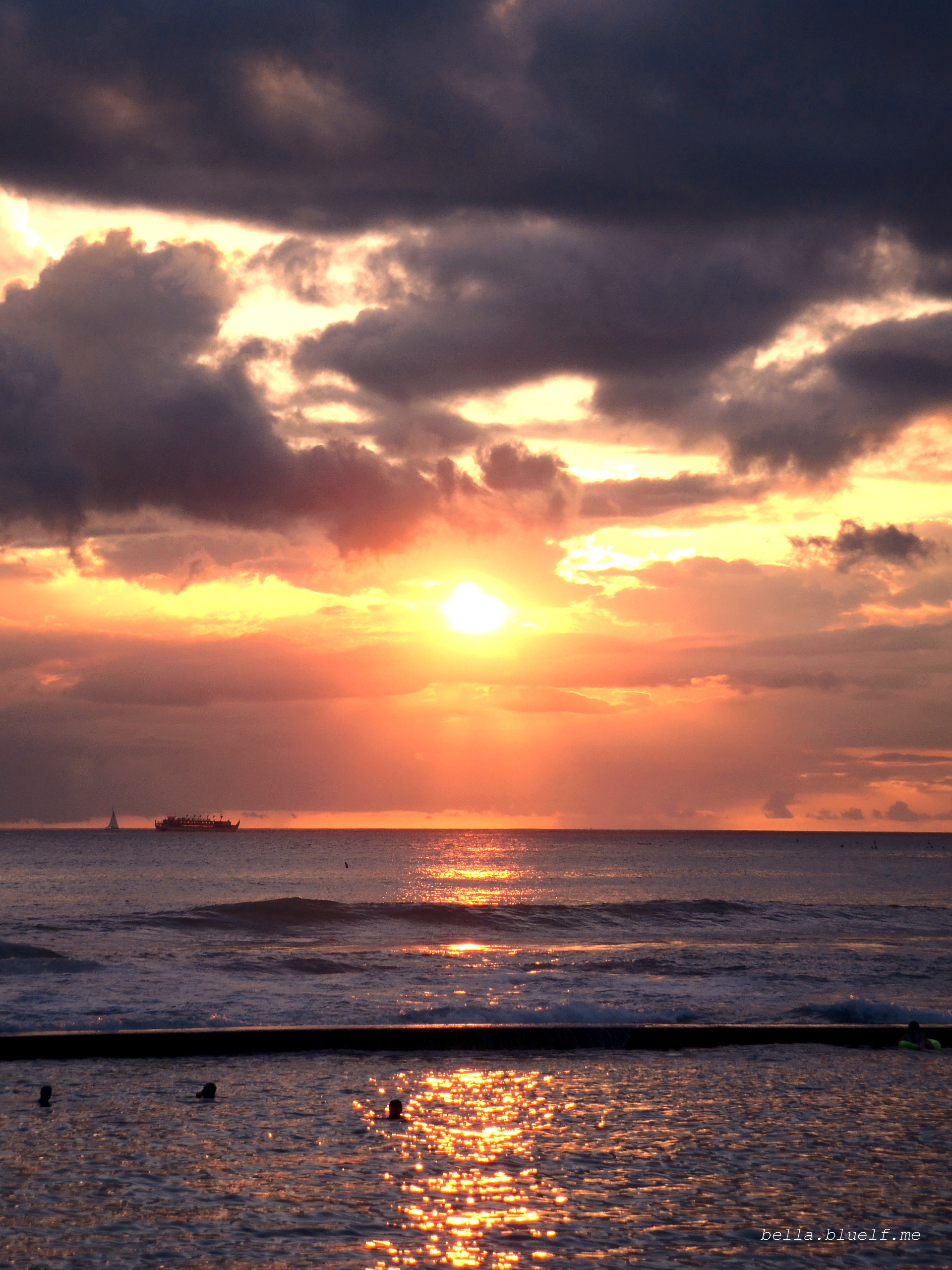 Waikki Beach - 2014 Sunset photo 1 by Rhônya Holman for bella.bluelf.me